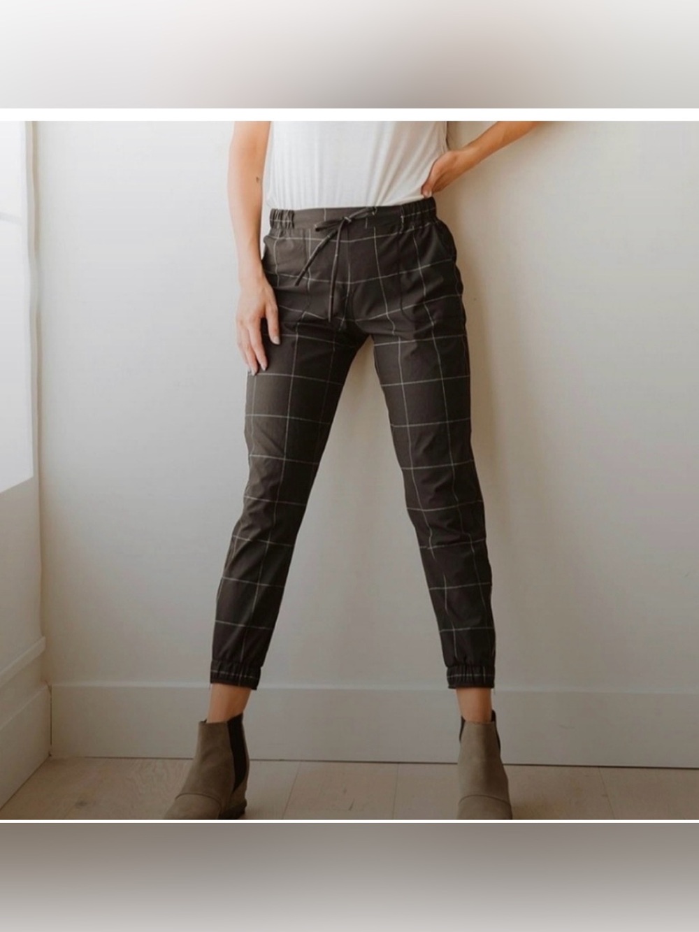 Like New Albion Fit windowpane jetsetter joggers Size Medium